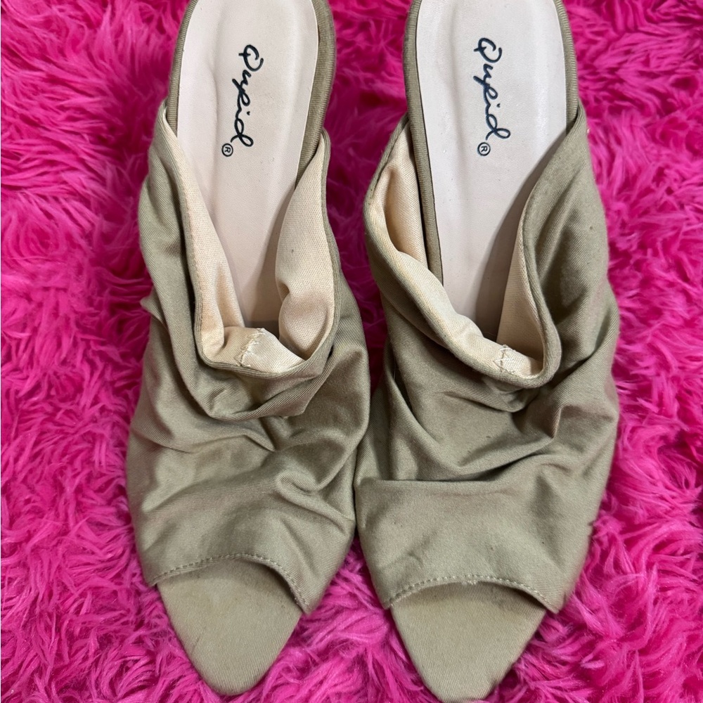 Qupid Tan Mules Minimalist Suede-Like‎ Design - size 9